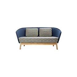 光环木质扶手椅 米高·拉克宁  Inno Interior家具品牌